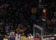 开云体育直播-NBA大战硝烟弥漫，湖人队频频晋级