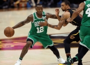 开云官网-日本男篮碾压凯尔特人B队，麦科勒姆爆发神勇