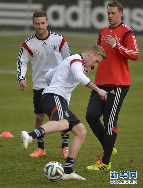 德国国家队轻松过关,备战下一轮 德国国家队轻松过关,备战下一轮