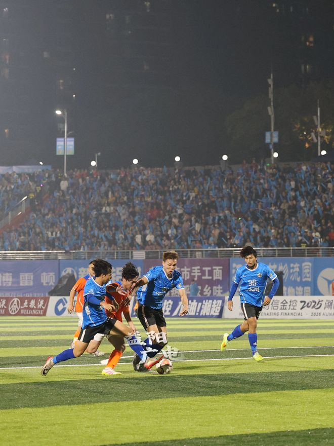 一拼到底!球队在比赛中决胜负 一拼到底!球队在比赛中决胜负