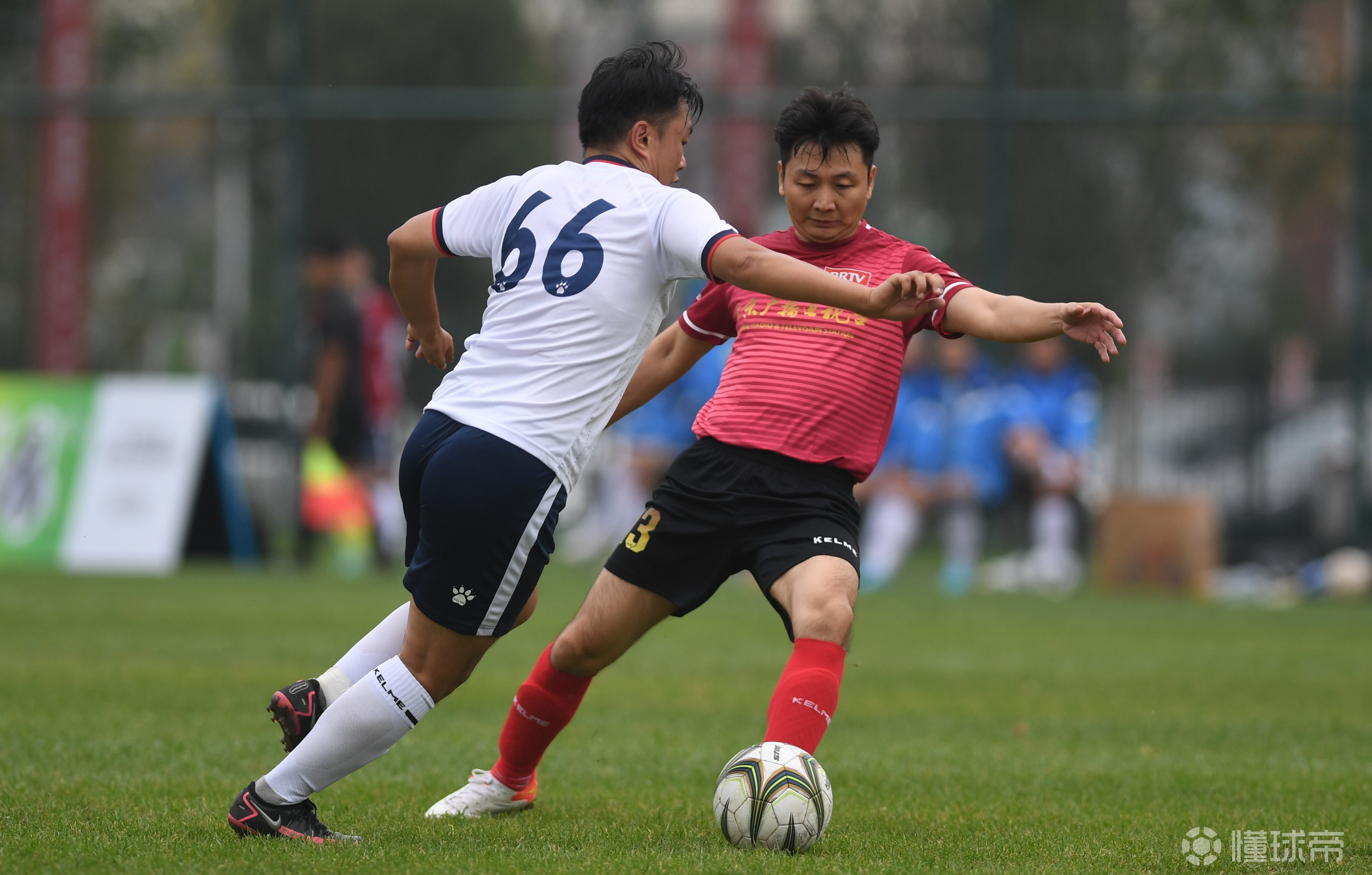 精英足球联赛的角逐激动人心的简单介绍