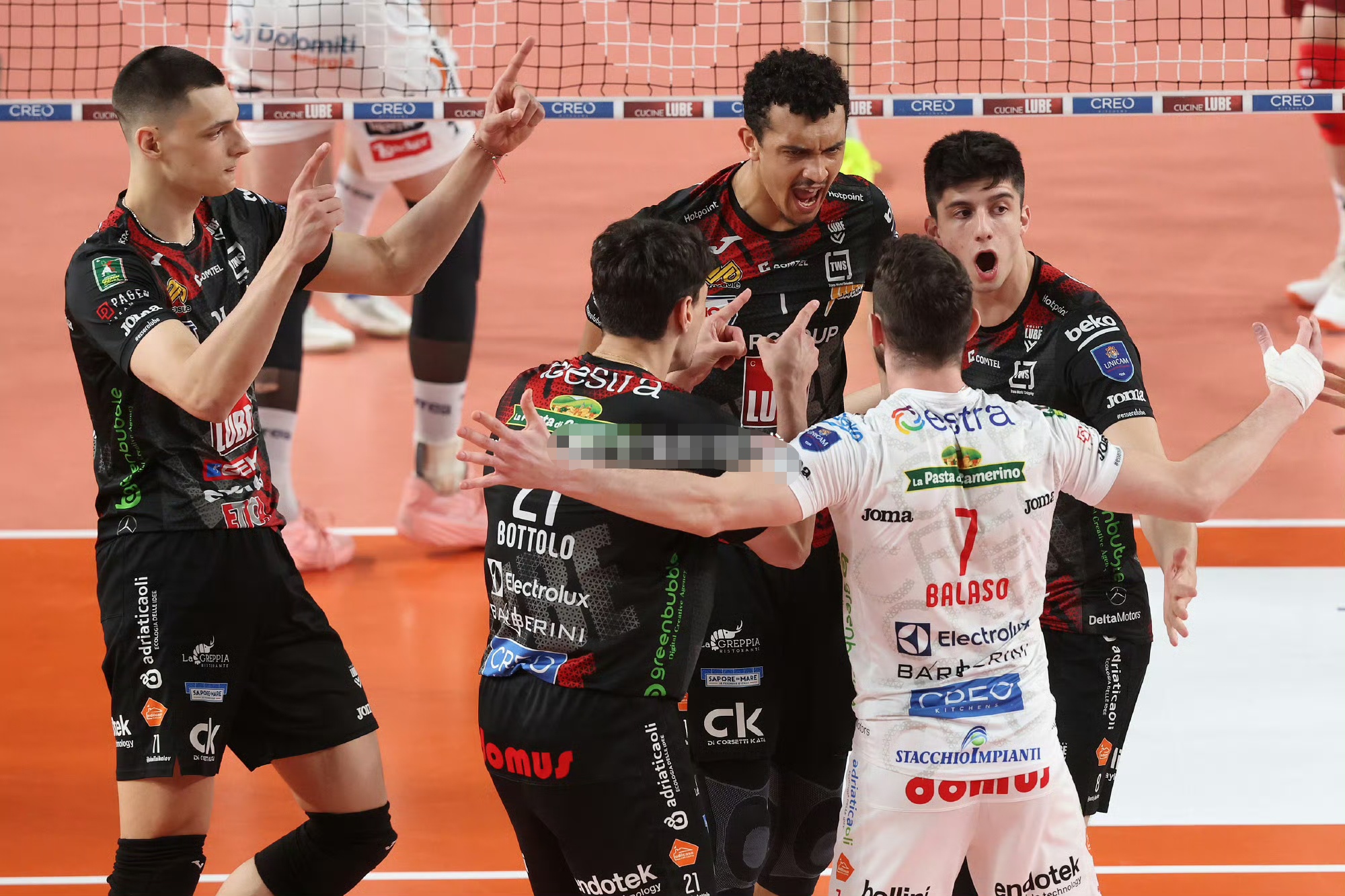 包含瓦伦西亚主场连胜巅峰赴欧战前景的词条