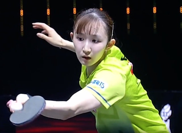 包含萨摩亚运动员勇夺冠军赢得喝彩的词条