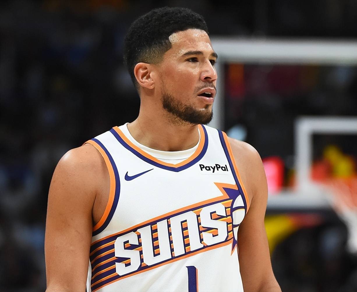 辽宁队险胜骑士，布克点燃赛场