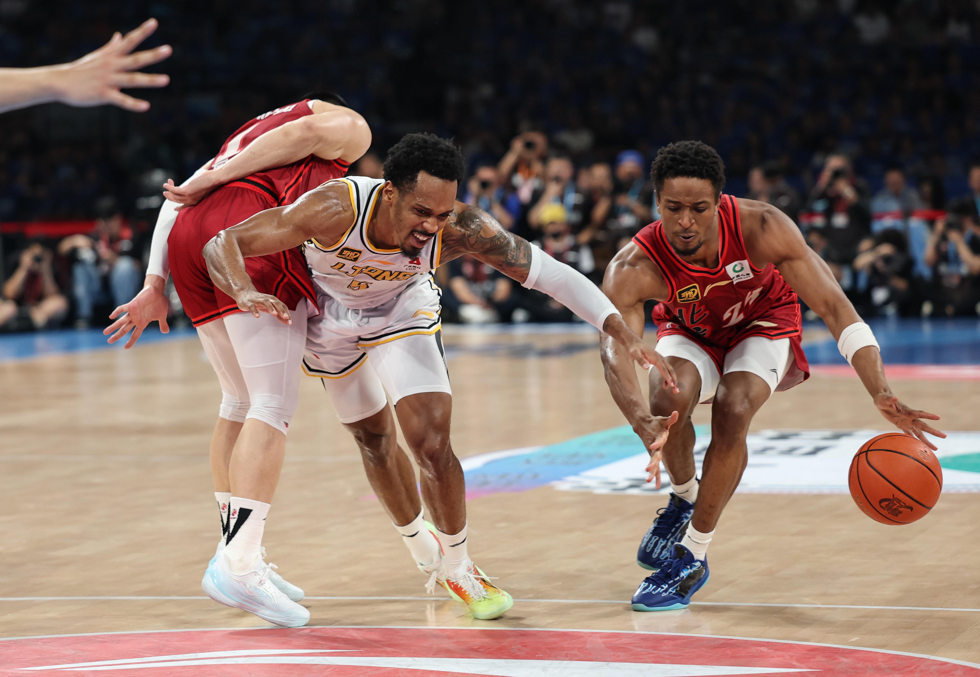 包含热火险胜南韩男篮，威斯布鲁克统治全场的词条