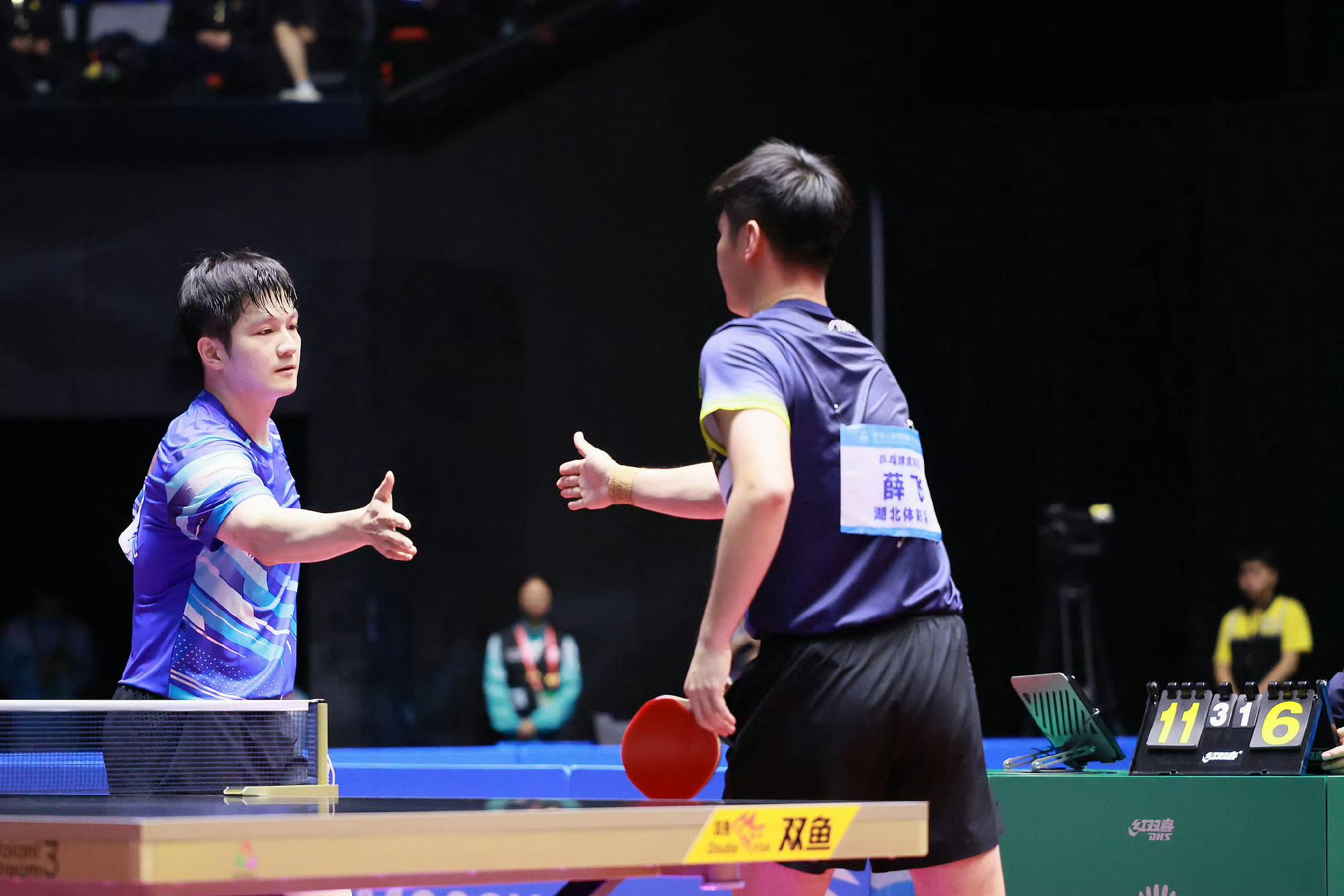 英国乒乓球队鏖战日本乒乓球队，樊振东送出助攻的简单介绍