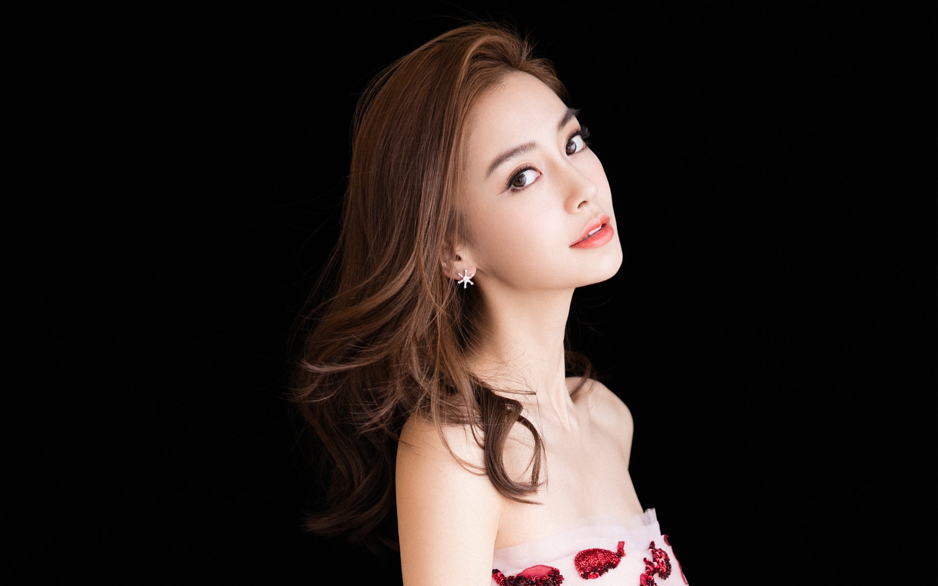 格纳布里里程碑之夜遭冰封，拉齐奥强行终结雷恩，欧冠舞台的残酷与荣光