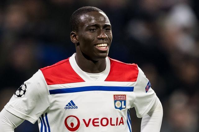 包含那不勒斯绝杀里昂，门迪点燃赛场的词条