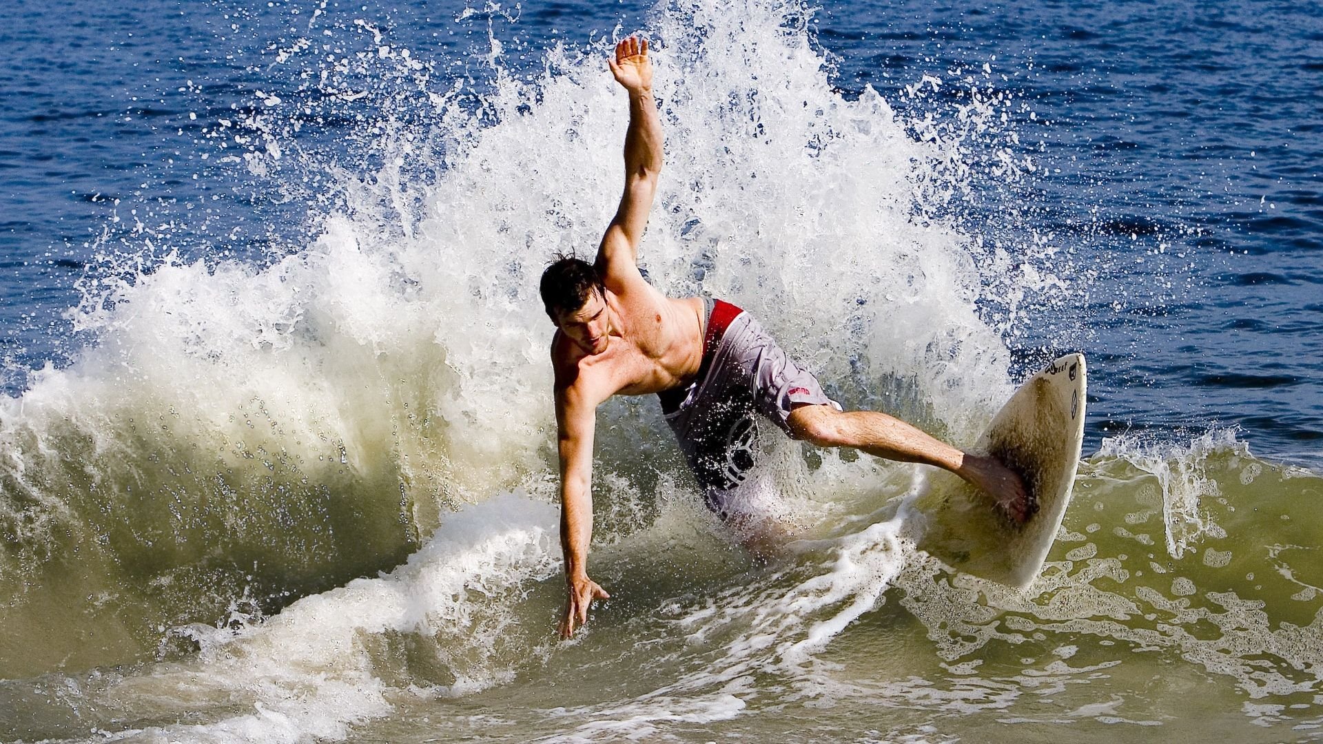 拉文彻底打爆防线，凯尔特人末节带走北京队，一场跨越地域的篮球对话