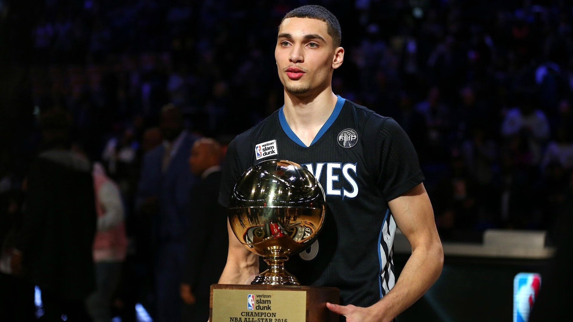 F1新赛季揭幕战与NBA冷门夜，速度与坚韧的交响