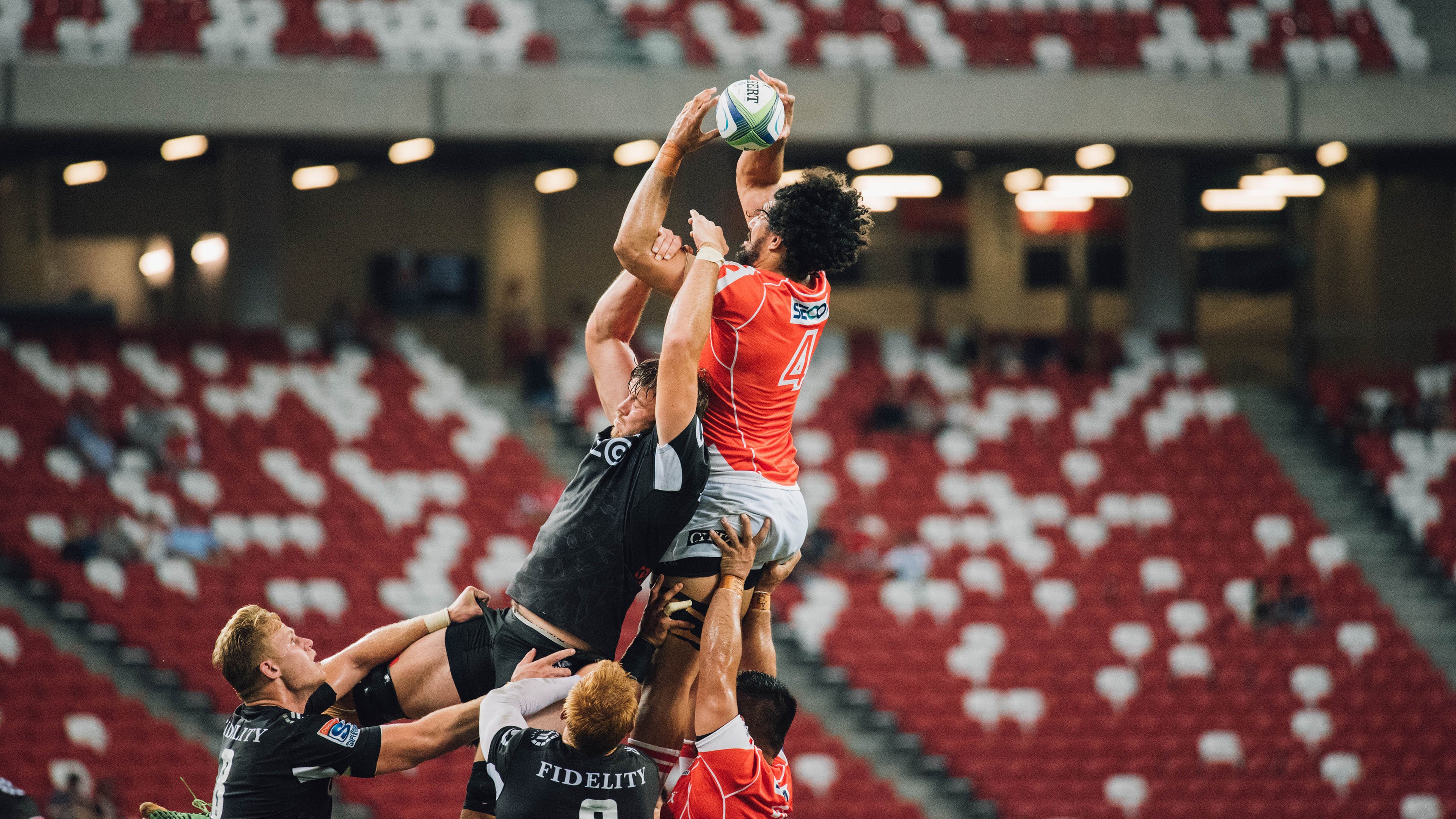 库里爆发引燃全场，深圳队单节神奇拉开76人差距